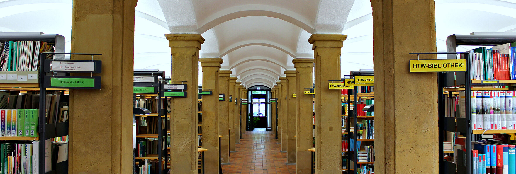 Panorama Innenansicht Bibliothek Dresden-Pillnitz